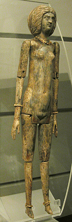 040. Poupee articulee en ivoire trouvee a Tivoli (fin du 2eme s. p.C.).jpg